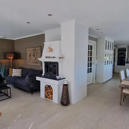 Hus Med Fin Uteplass - Nær E39, Og Shopping *