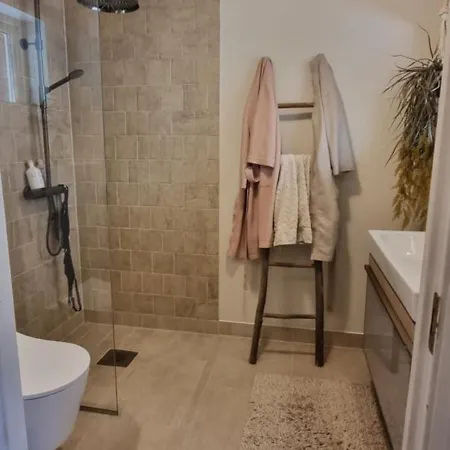 Hus Med Fin Uteplass - Nær E39, Og Shopping *