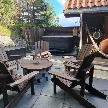 Leilighet Hus Med Fin Uteplass - Nær E39, Og Shopping