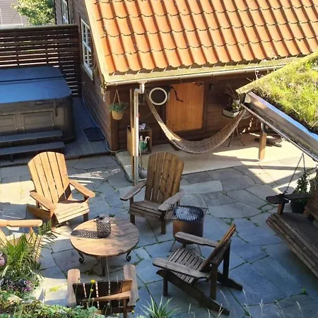 Hus Med Fin Uteplass - Naer E39, Og Shopping Apartment *