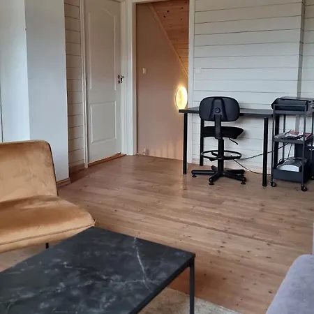 Apartment Hus Med Fin Uteplass - Naer E39, Og Shopping *